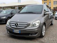 Usata Mercedes B180 109 CV (80 kW) 2006 Grigio metallizzato Monovolume