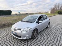 Usata Toyota Auris Sol 99 CV (72 kW) 2010 Argento Utilitaria