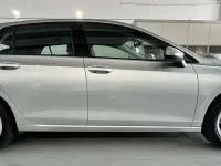 Usata VW Golf VIII Life 131 CV (96 kW) 2023 Argento Berlina