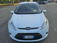Usata Ford Fiesta 71 CV (52 kW) 2012 Bianco Berlina