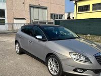 Usado Lancia Delta 120 CV (88 kW) 2009 Gris Utilitario