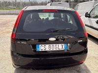 Usata Ford Fiesta Zetec 68 CV (50 kW) 2004 Nero Utilitaria