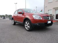 Usata Nissan Qashqai Tekna 106 CV (77 kW) 2009 Bordeaux / metallizzato SUV