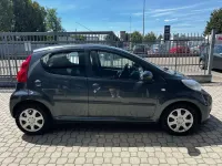 Usata Peugeot 107 Active 68 CV (50 kW) 2011 Grigio Utilitaria