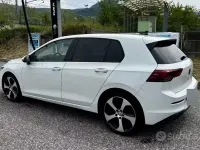 Begagnad VW Golf VIII Life 131 HK (96 kW) 2020 Vit Sedan
