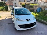 Usata Peugeot 107 67 CV (49 kW) 2009 Bianco Utilitaria