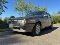 Usata Alfa Romeo 75 148 CV (108 kW) 1988 Grigio Berlina