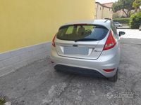 Usata Ford Fiesta 96 CV (70 kW) 2010 Grigio Utilitaria