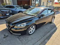 Usata Volvo V40 Momentum 120 CV (88 kW) 2017 Nero Berlina