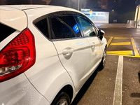 Usata Ford Fiesta Titanium 71 CV (52 kW) 2011 Bianco Berlina