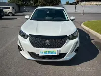 Usata Peugeot 2008 Allure 131 CV (96 kW) 2021 Bianco SUV