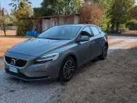 Usata Volvo V40 Momentum 120 CV (88 kW) 2017 Grigio Berlina