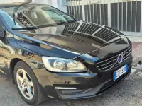 Usata Volvo V60 R-Design Momentum 114 CV (83 kW) 2015 Nero Station wagon