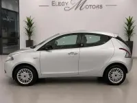 Usata Lancia Ypsilon Silver 69 CV (50 kW) 2016 Grigio Utilitaria