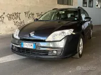 Usata Renault Laguna III Dynamique 110 CV (80 kW) 2010 Bluazzurro Berlina