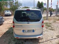 Usata Ford Tourneo Courier Titanium 95 CV (69 kW) 2017 Argento Monovolume