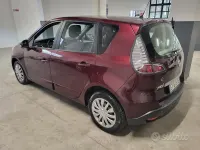 Usata Renault Scenic E-Tech 111 CV (81 kW) 2014 Viola Monovolume