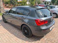 Usata BMW 118 Sport Line 150 CV (110 kW) 2019 Grigio Utilitaria