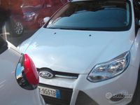 Usata Ford Focus Individual 125 CV (91 kW) 2013 Bianco Berlina