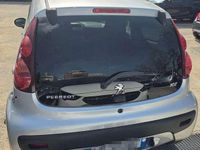 Usata Peugeot 107 Urban Move 68 CV (50 kW) 2012 Argento Utilitaria