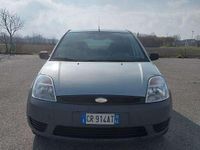 Usata Ford Fiesta Ghia 68 CV (50 kW) 2004 Grigio Berlina