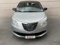 Usata Lancia Ypsilon 69 CV (50 kW) 2014 Argento Utilitaria
