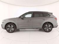 Usata VW Touareg R-line 231 CV (169 kW) 2024 Silicon grey metallizzato SUV