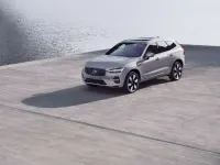 Nuova Volvo XC60 Ultra 250 CV (183 kW) 2025 Argento SUV