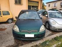 Usata Toyota Yaris Sol 74 CV (54 kW) 2002 Verde Berlina