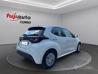 Usata Toyota Yaris Hybrid Active 116 CV (85 kW) 2022 Super white Utilitaria