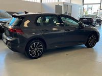 Usata VW Golf VIII Life 110 CV (80 kW) 2024 Grigio Berlina