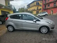 Usata Ford Fiesta 75 CV (55 kW) 2016 Grigio Utilitaria