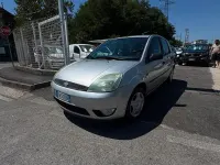 Usata Ford Fiesta Ambiente 75 CV (55 kW) 2004 Grigio Utilitaria