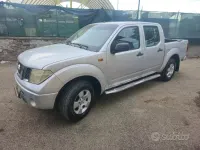 Usata Nissan Navara 174 CV (127 kW) 2005 Grigio Pick-up