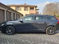 Usata Volvo V60 R-Design 120 CV (88 kW) 2016 Grigio Station wagon