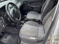Usata Ford Focus 90 CV (66 kW) 2001 Grigio Station wagon