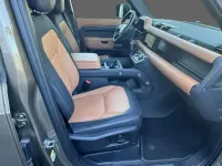 Usata Land Rover Defender SE Dynamic 200 CV (147 kW) 2024 Godwana stone SUV