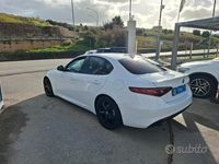 Usata Alfa Romeo Giulia 150 CV (110 kW) 2017 Bianco Berlina