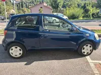 Usata Toyota Yaris 65 CV (47 kW) 2003 Bluazzurro Berlina