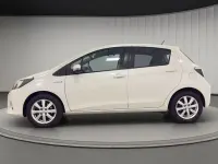 Second-hand Toyota Yaris Hybrid Lounge+ 101 CP (74 kW) 2013 Alb Berlinǎ