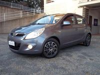 Usata Hyundai i20 Comfort 101 CV (74 kW) 2010 Grigio Utilitaria