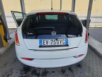 Usata Lancia Delta Gold 120 CV (88 kW) 2014 Bianco Utilitaria