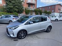 Usata Toyota Yaris Hybrid Active 73 CV (53 kW) 2017 Argento Berlina
