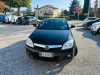 Brugt Opel Tigra Sport 90 HK (66 kW) 2006 Sort Cabriolet
