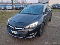Usata Opel Astra Cosmo 110 CV (80 kW) 2014 Nero Station wagon