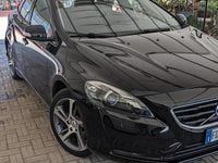 Usata Volvo V40 Momentum 120 CV (88 kW) 2016 Nero Station wagon