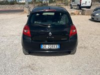 Usata Renault Clio II 75 CV (55 kW) 2006 Nero Berlina