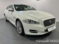Usata Jaguar XJ Premium Luxury 275 CV (202 kW) 2014 Bianco metallizzato Berlina