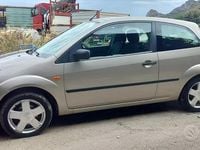 Usata Ford Fiesta 68 CV (50 kW) 2003 Grigio Utilitaria