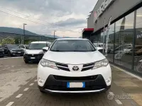Usata Toyota RAV4 Lounge 124 CV (91 kW) 2014 Bianco SUV